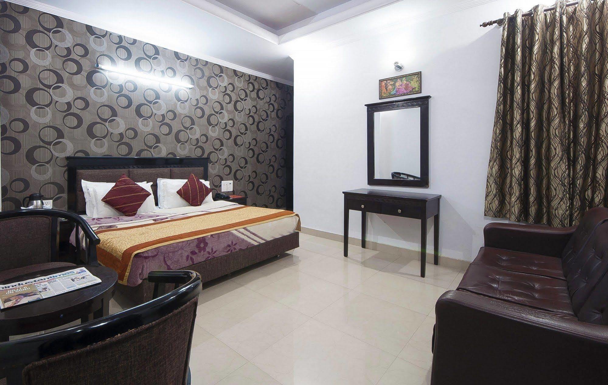 Hotel Sunrise Delhi  Exterior photo