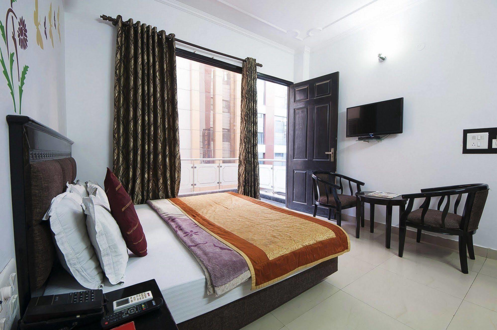 Hotel Sunrise Delhi  Exterior photo